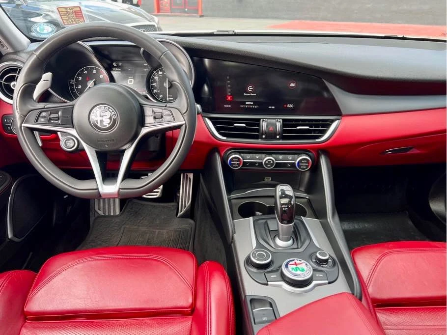 2019 Alfa Romeo Giulia - Image 9 of 13
