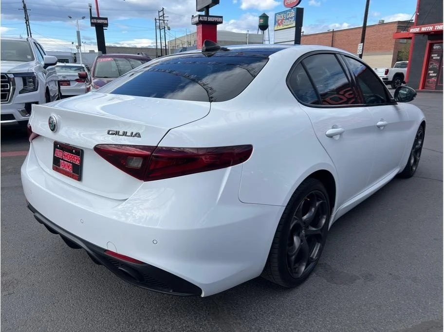 2019 Alfa Romeo Giulia - Image 7 of 20