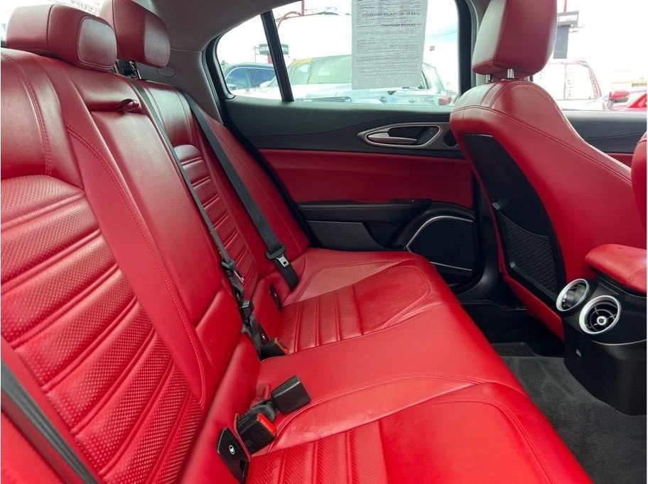 2019 Alfa Romeo Giulia - Image 15 of 20