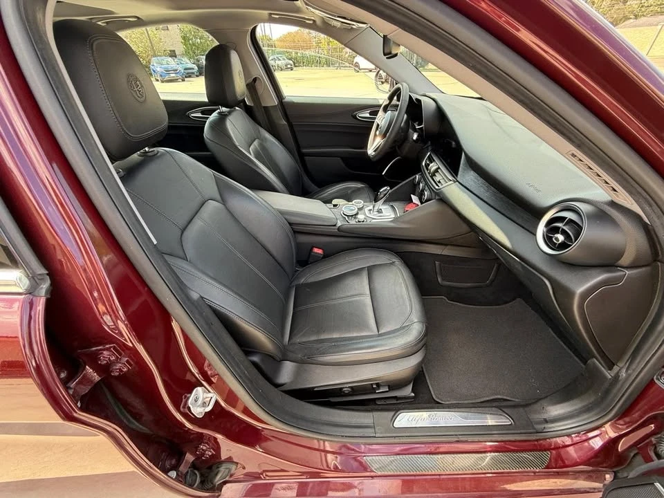 2019 Alfa Romeo Giulia - Image 14 of 17