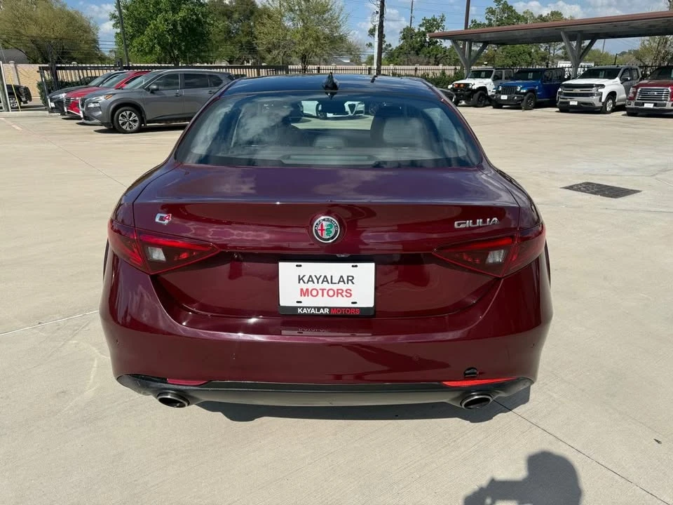 2019 Alfa Romeo Giulia - Image 5 of 17