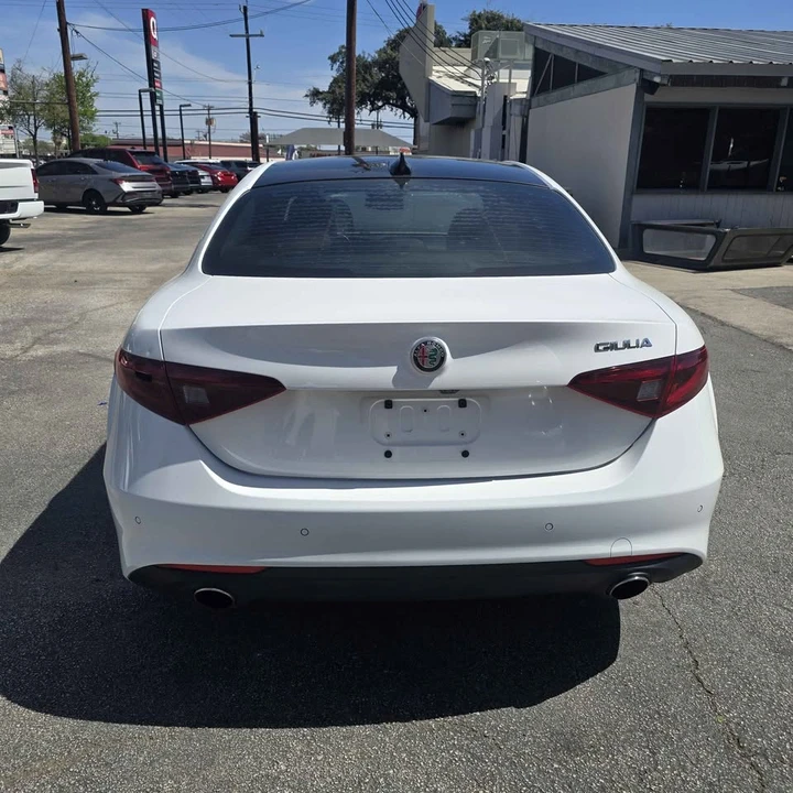 2019 Alfa Romeo Giulia - Image 4 of 15