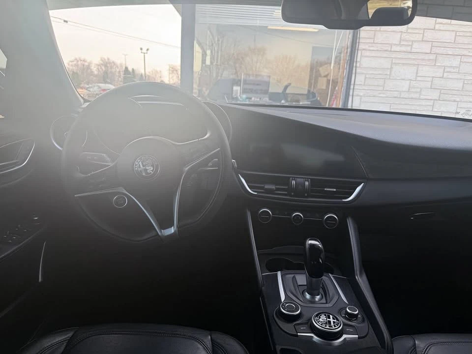 2019 Alfa Romeo Giulia - Image 15 of 20
