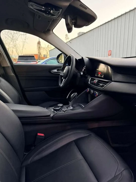 2019 Alfa Romeo Giulia - Image 13 of 15