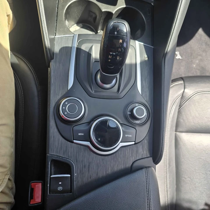 2019 Alfa Romeo Giulia - Image 15 of 15