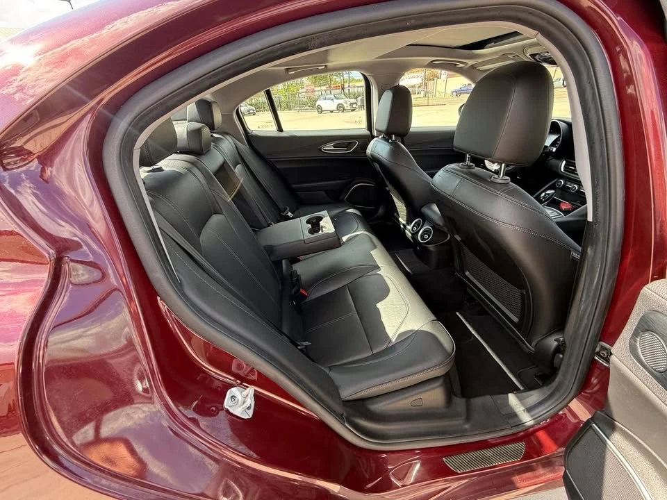 2019 Alfa Romeo Giulia - Image 13 of 17