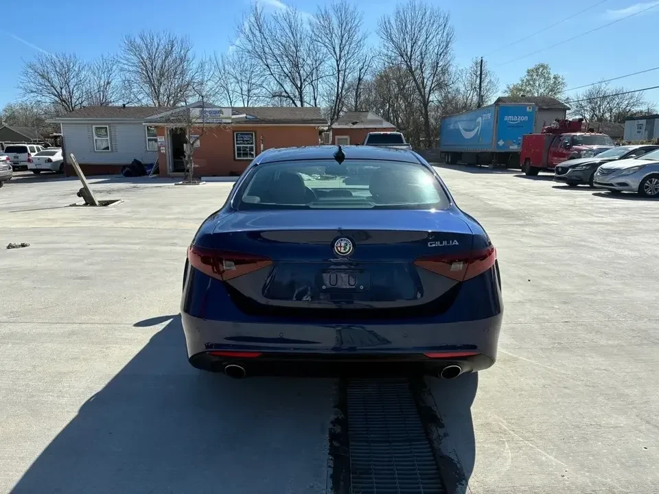 2019 Alfa Romeo Giulia - Image 6 of 17
