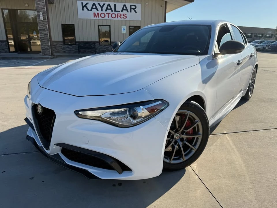 2019 Alfa Romeo Giulia - Image 2 of 17