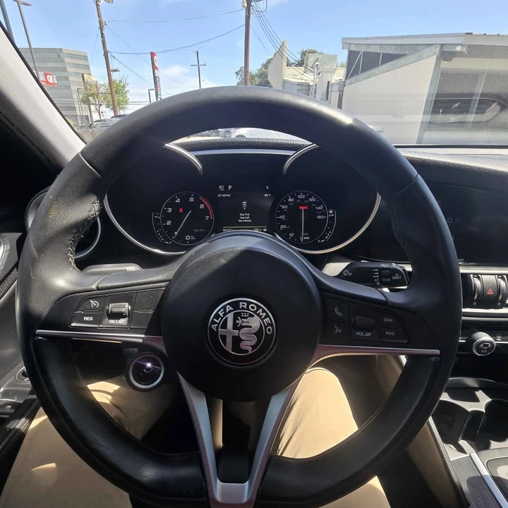 2019 Alfa Romeo Giulia - Image 10 of 15