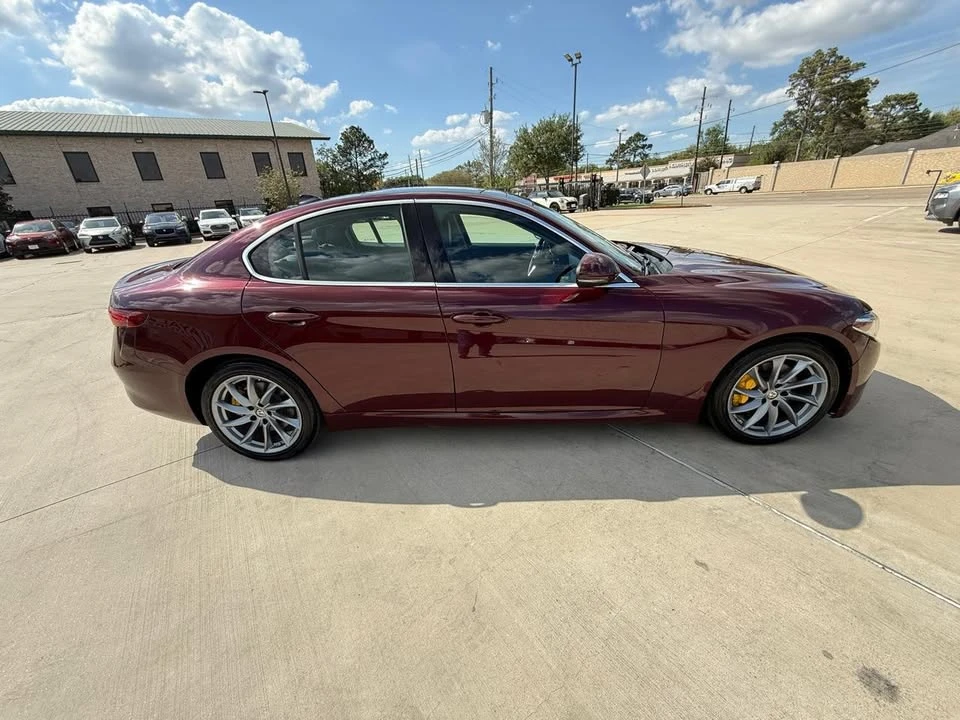 2019 Alfa Romeo Giulia - Image 7 of 17
