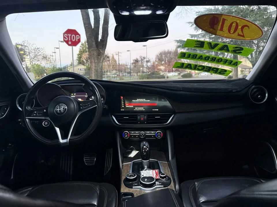2019 Alfa Romeo Giulia - Image 13 of 18