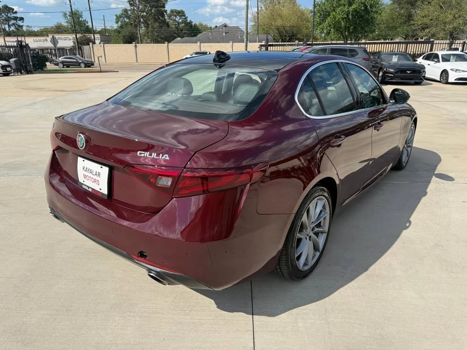 2019 Alfa Romeo Giulia - Image 6 of 17