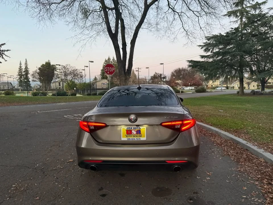 2019 Alfa Romeo Giulia - Image 8 of 18