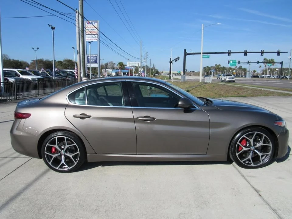 2019 Alfa Romeo Giulia - Image 8 of 19