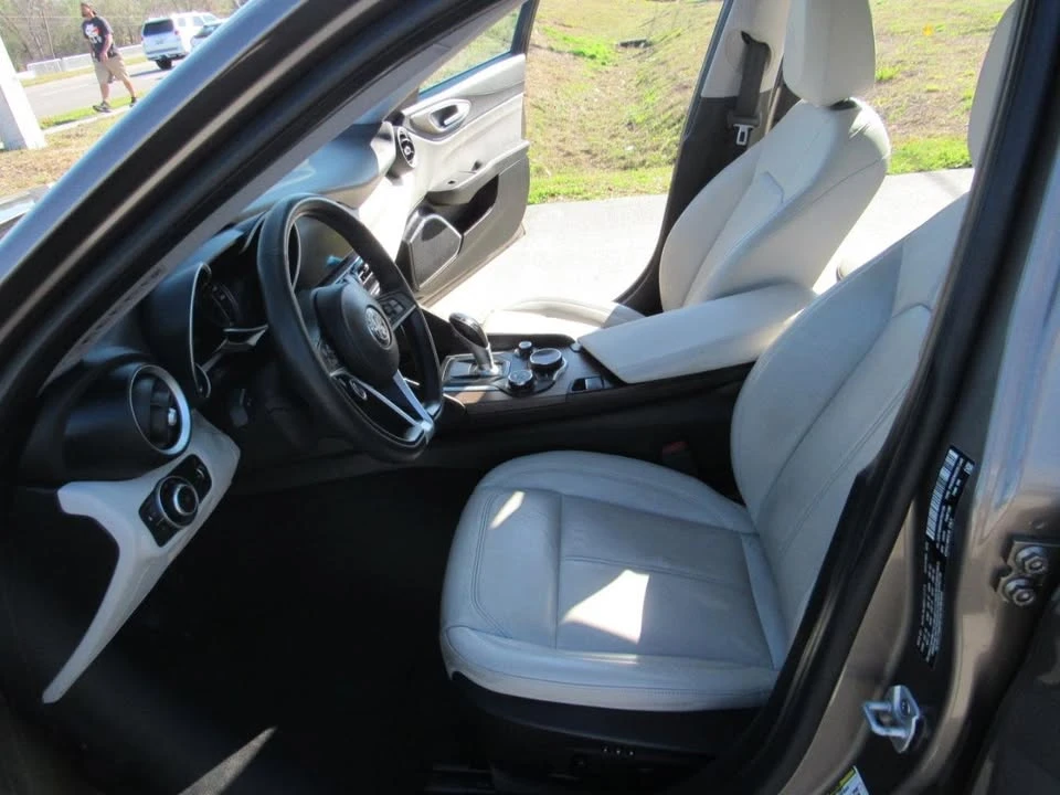 2019 Alfa Romeo Giulia - Image 12 of 19