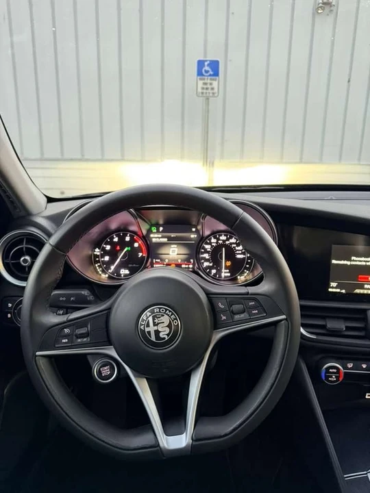 2019 Alfa Romeo Giulia - Image 11 of 15