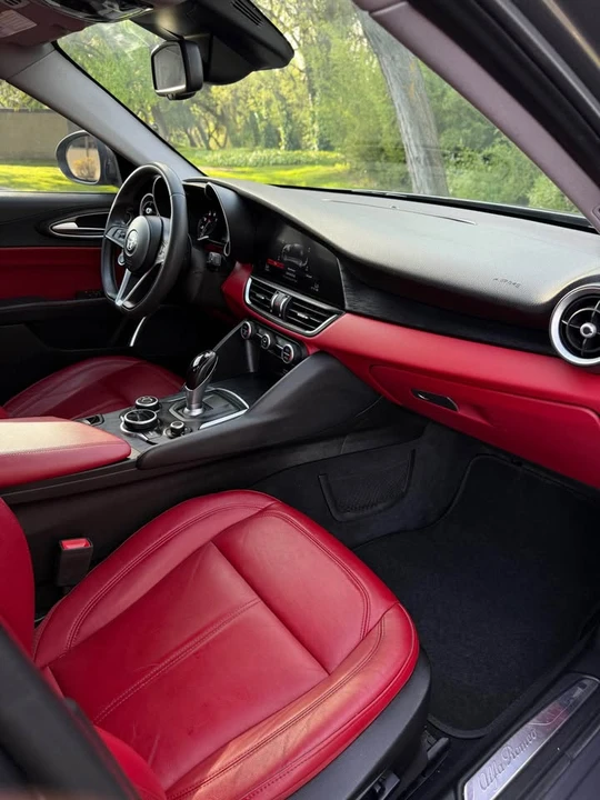 2019 Alfa Romeo Giulia - Image 8 of 10