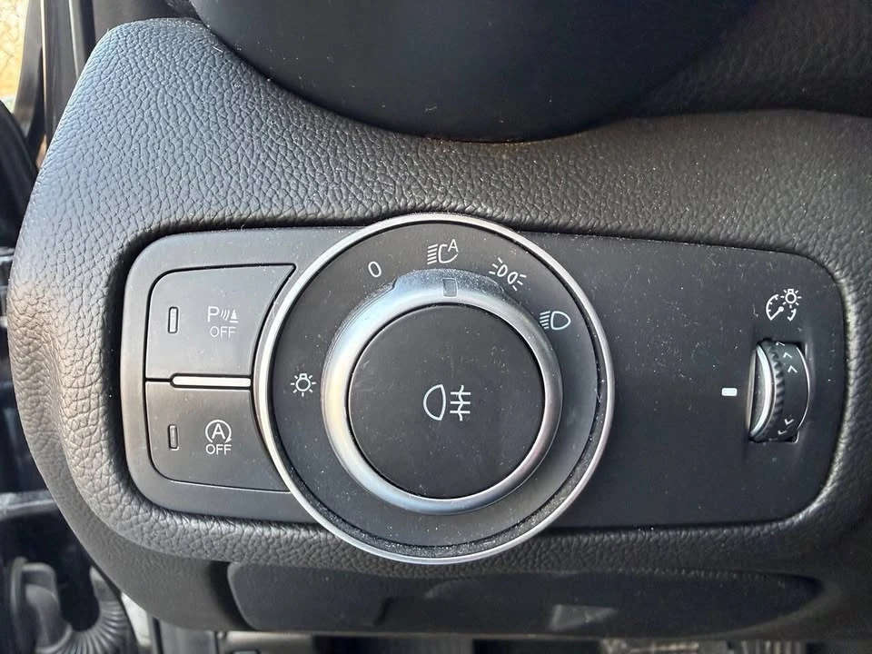 2019 Alfa Romeo Giulia - Image 14 of 20