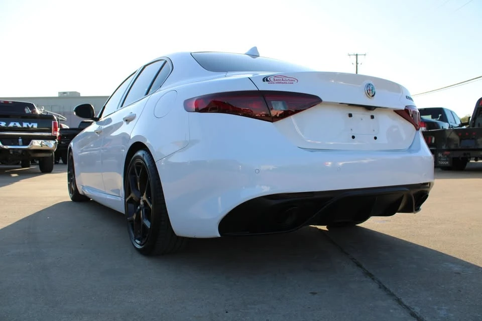 2019 Alfa Romeo Giulia - Image 5 of 20