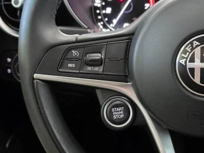 2019 Alfa Romeo Giulia - Image 15 of 20
