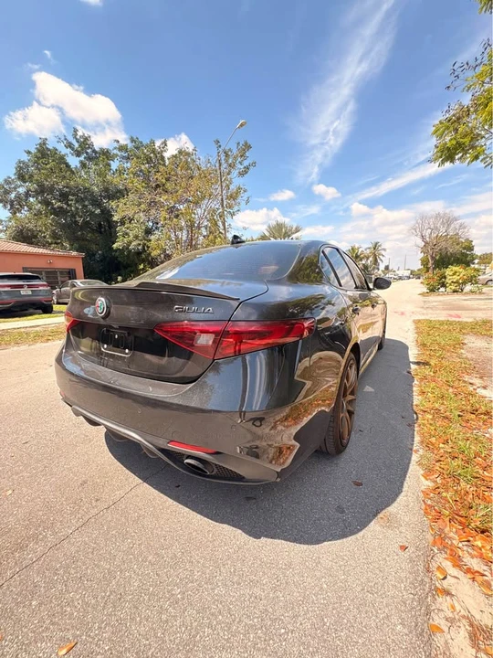 2019 Alfa Romeo Giulia - Image 5 of 8