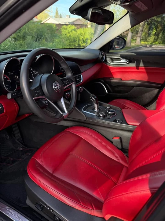 2019 Alfa Romeo Giulia - Image 7 of 10