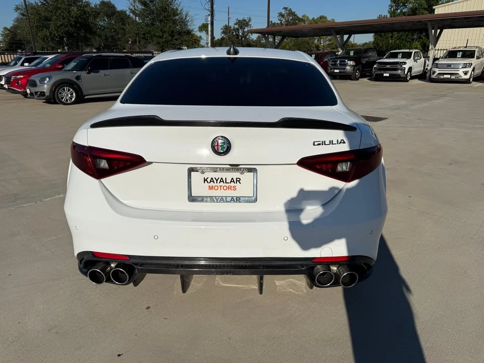2019 Alfa Romeo Giulia - Image 5 of 17