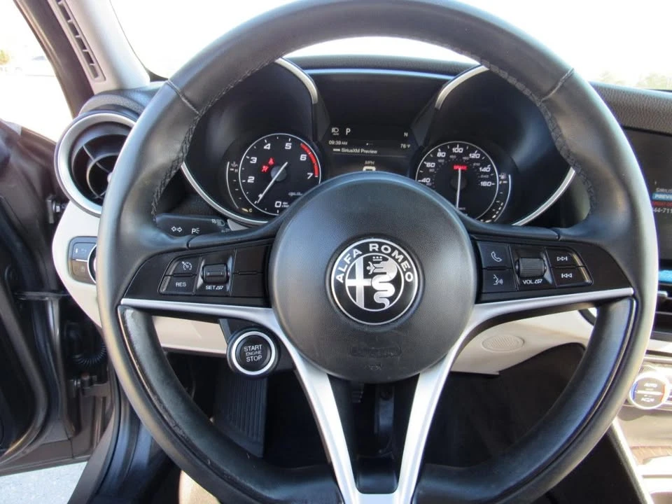 2019 Alfa Romeo Giulia - Image 17 of 19