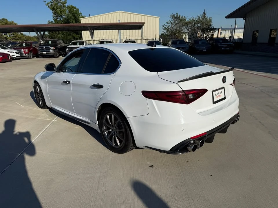 2019 Alfa Romeo Giulia - Image 4 of 17