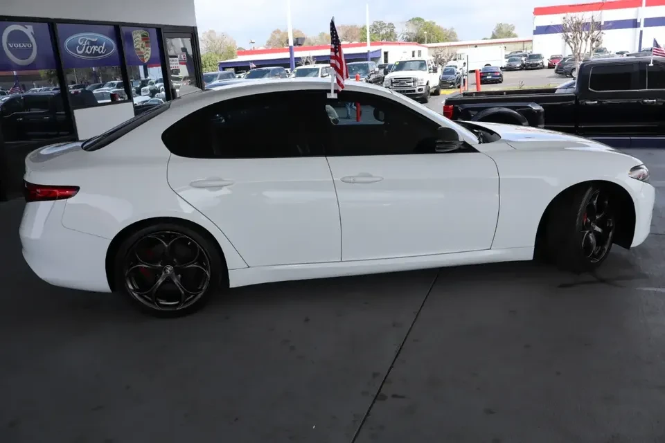 2019 Alfa Romeo Giulia - Image 7 of 9