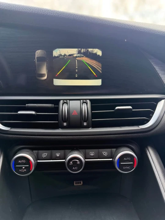 2019 Alfa Romeo Giulia - Image 9 of 13