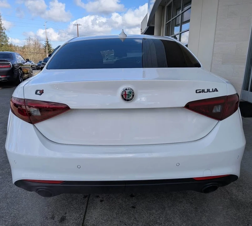 2019 Alfa Romeo Giulia - Image 5 of 14