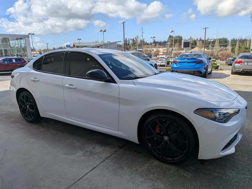 2019 Alfa Romeo Giulia - Image 7 of 14