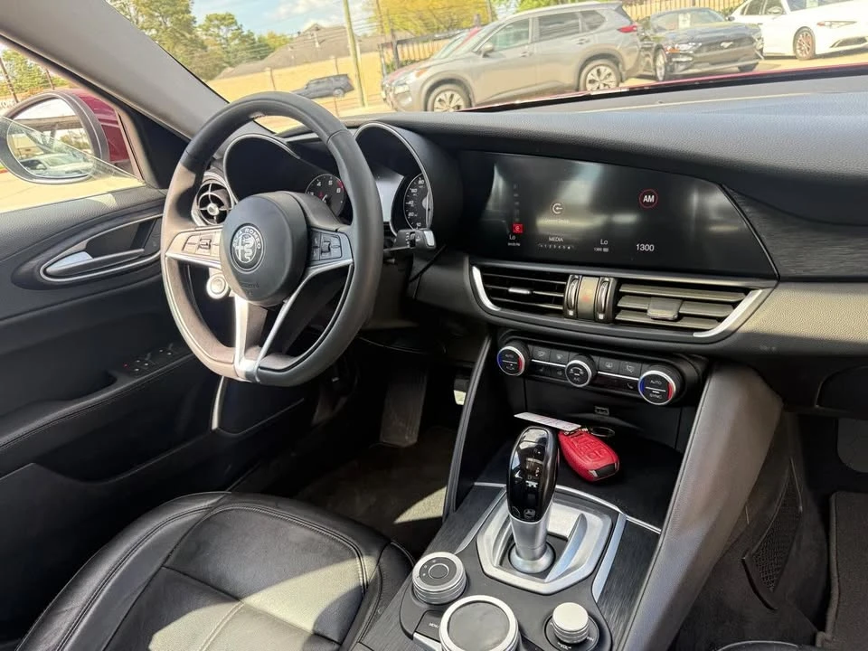 2019 Alfa Romeo Giulia - Image 15 of 17
