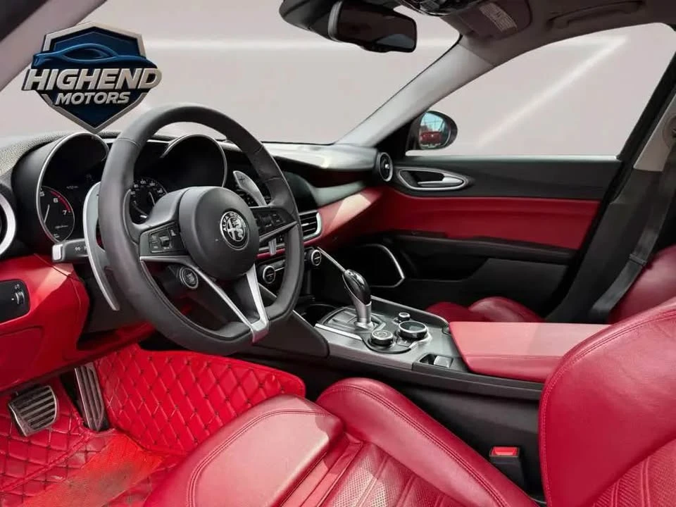 2019 Alfa Romeo Giulia - Image 8 of 18