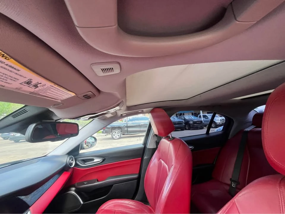 2019 Alfa Romeo Giulia - Image 7 of 8