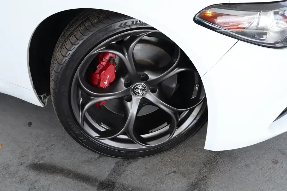 2019 Alfa Romeo Giulia - Image 9 of 9