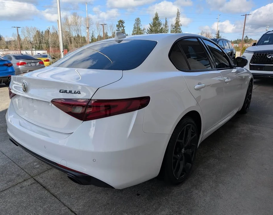 2019 Alfa Romeo Giulia - Image 6 of 14