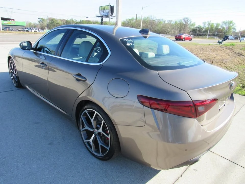 2019 Alfa Romeo Giulia - Image 5 of 19