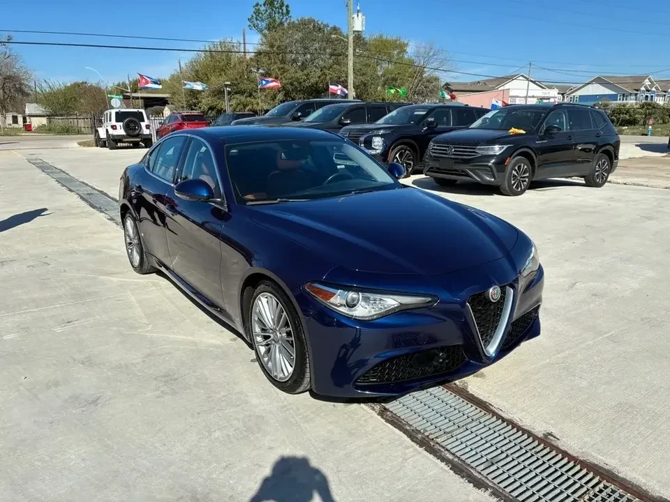 2019 Alfa Romeo Giulia - Image 2 of 17