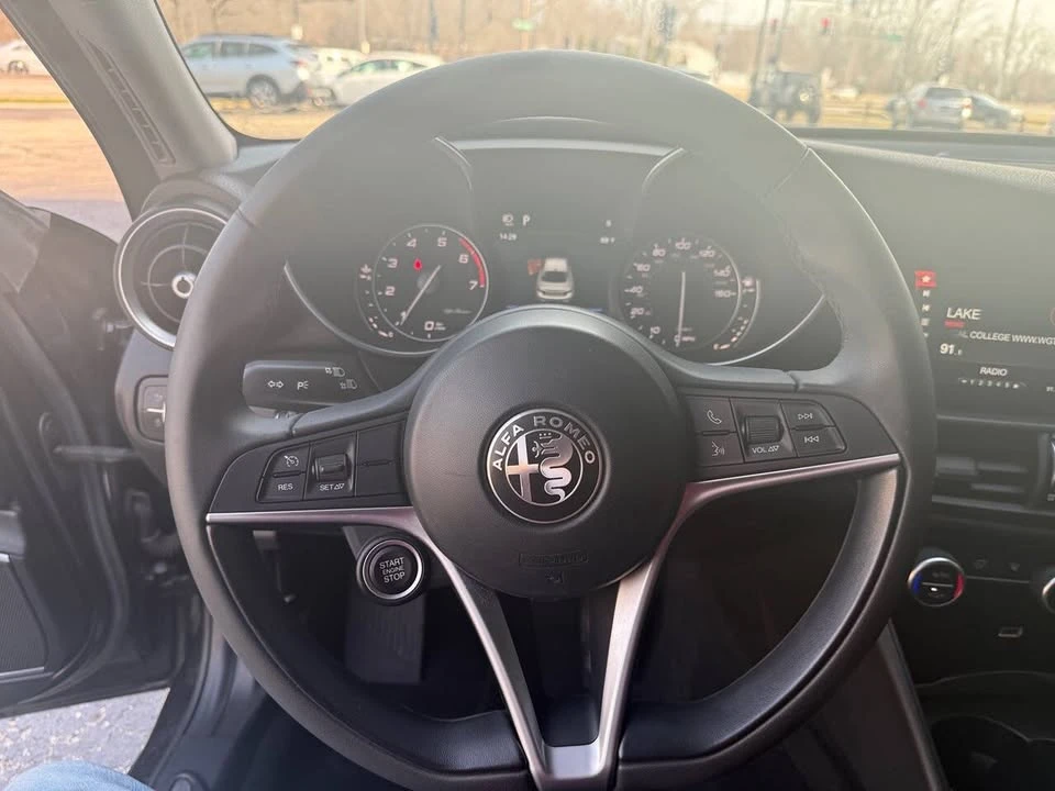 2019 Alfa Romeo Giulia - Image 16 of 20
