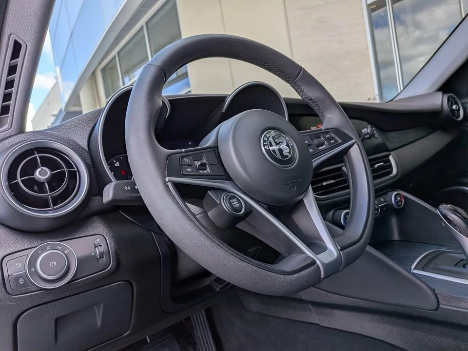 2019 Alfa Romeo Giulia - Image 11 of 14