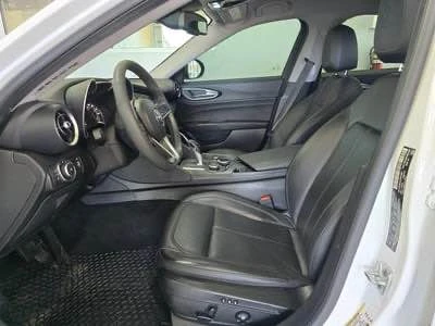 2019 Alfa Romeo Giulia - Image 17 of 20