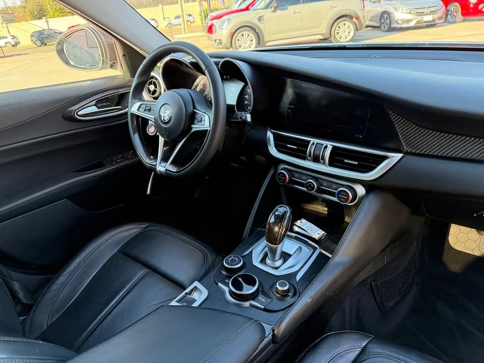 2019 Alfa Romeo Giulia - Image 12 of 17