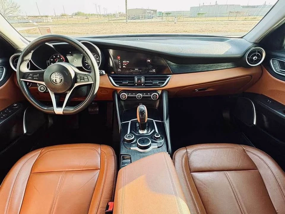2019 Alfa Romeo Giulia - Image 5 of 11