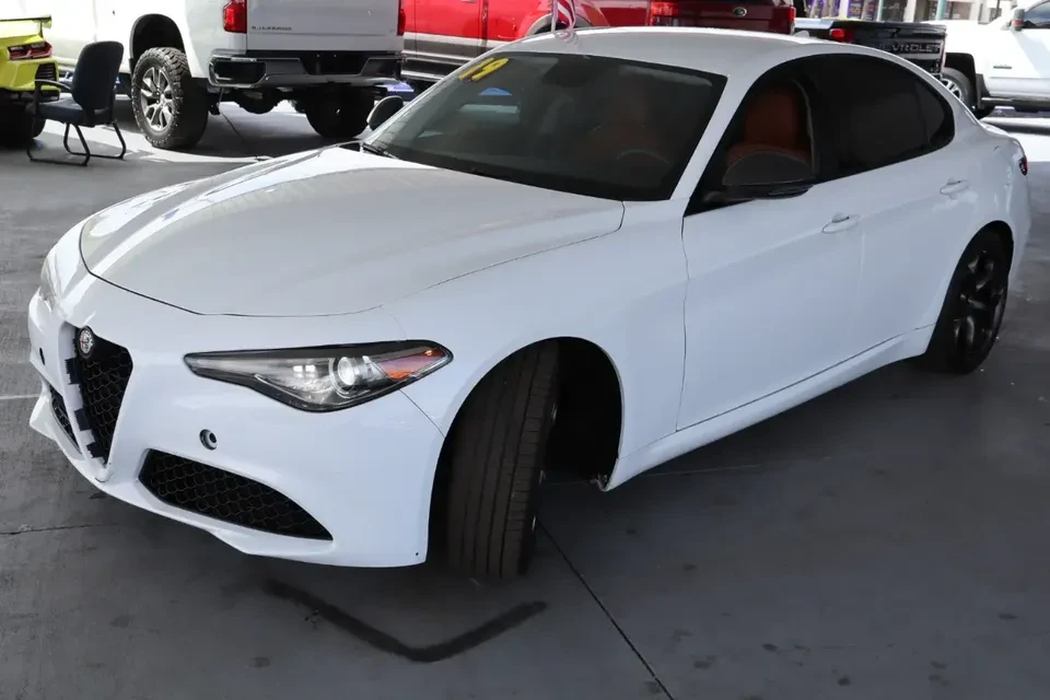 2019 Alfa Romeo Giulia - Image 2 of 9