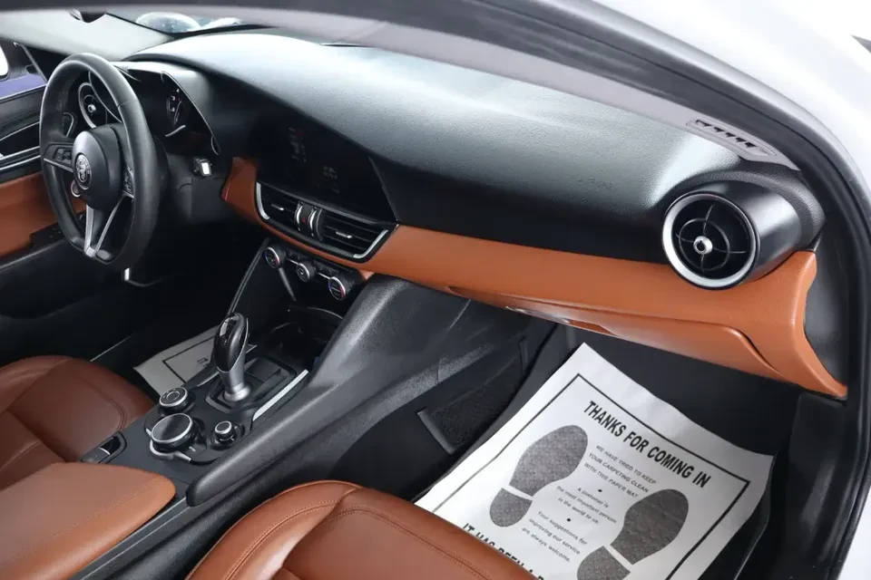2019 Alfa Romeo Giulia - Image 3 of 9