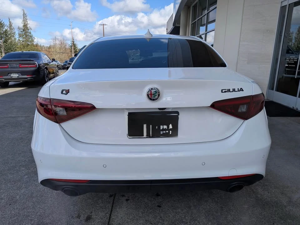 2019 Alfa Romeo Giulia - Image 5 of 14