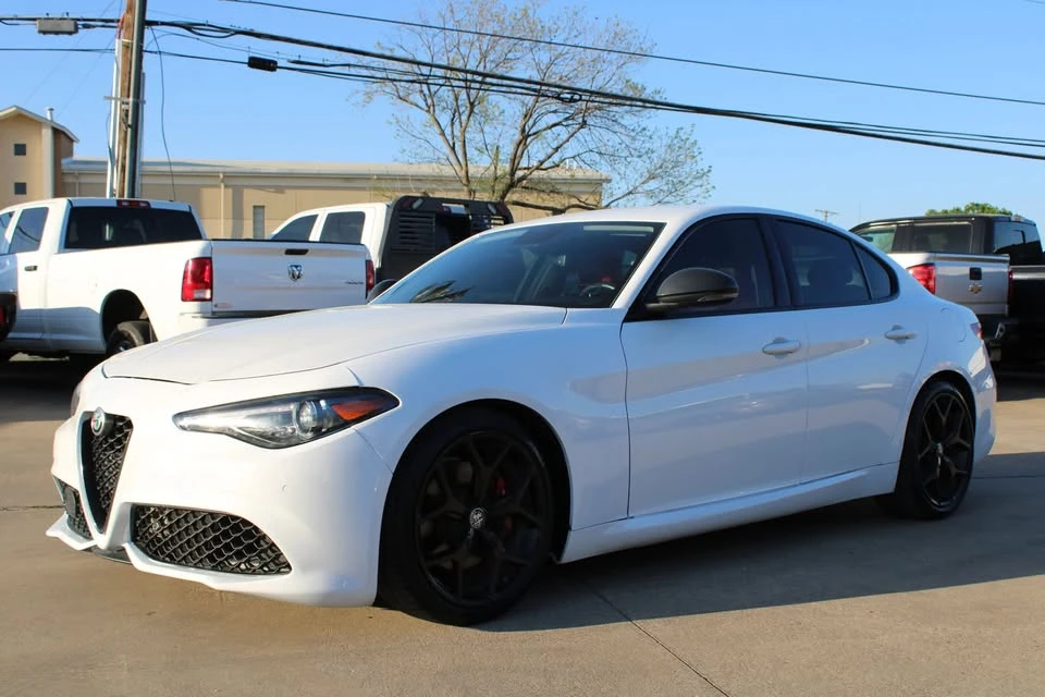 2019 Alfa Romeo Giulia - Image 3 of 20