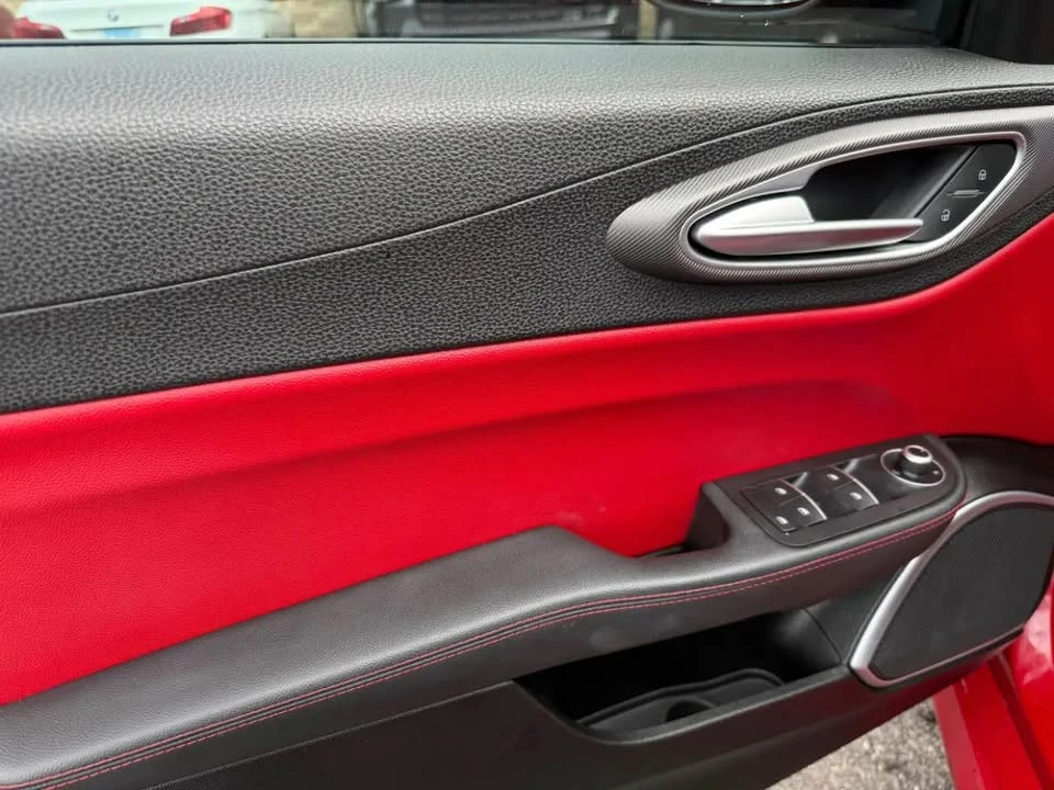 2019 Alfa Romeo Giulia - Image 18 of 18